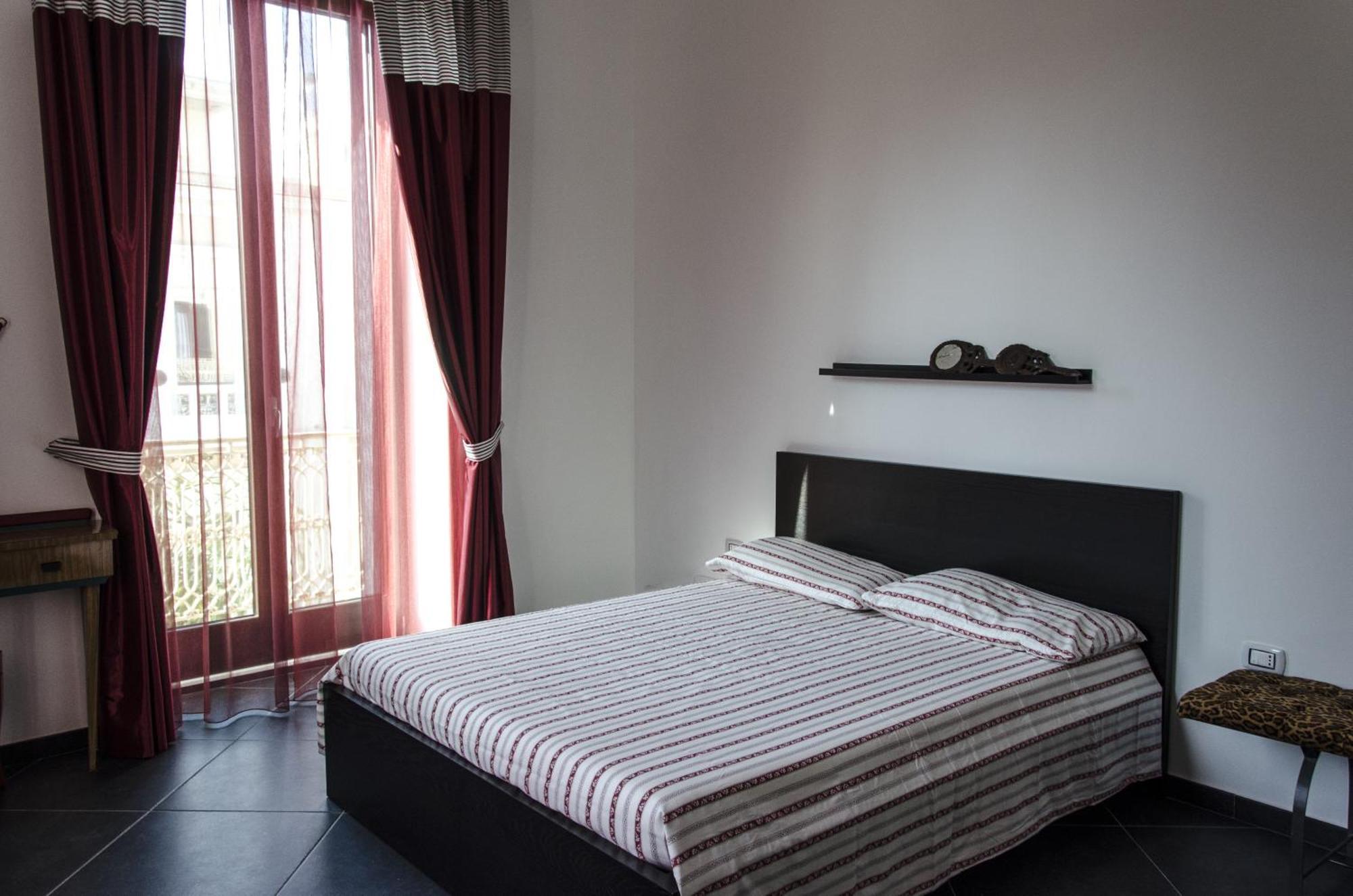 Maria Vittoria Charming Rooms And Apartments Бриндизи Номер фото