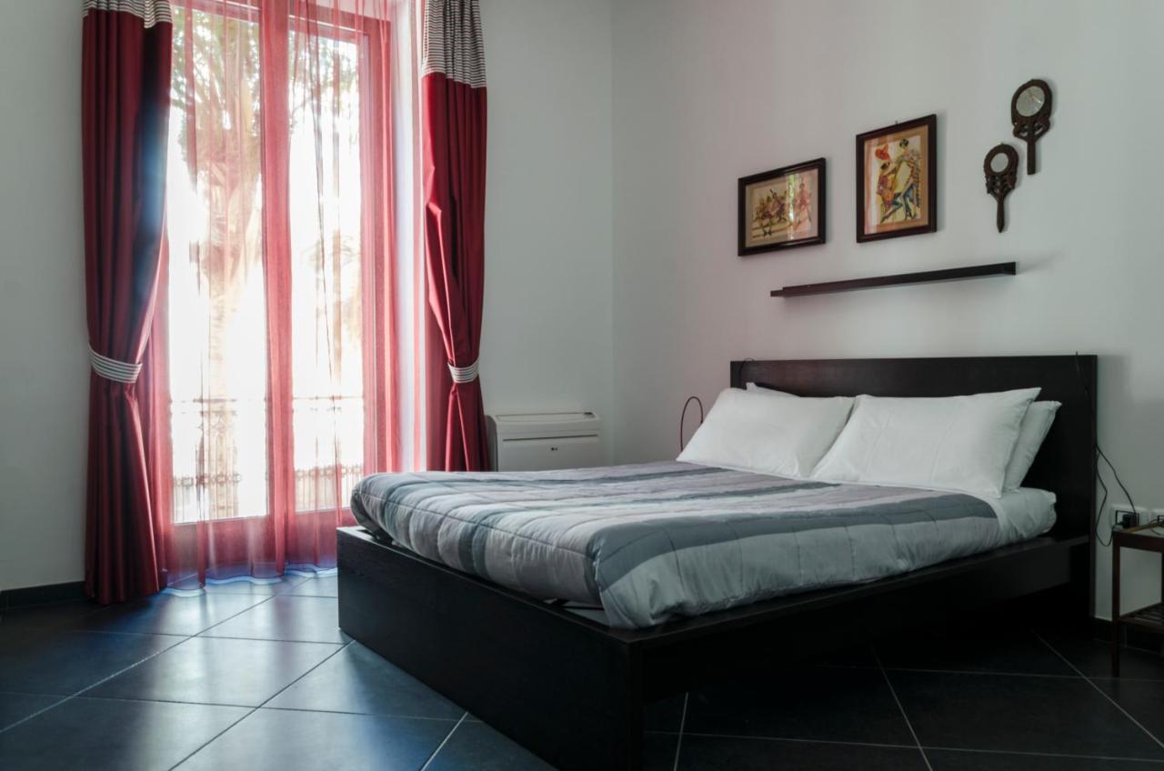 Maria Vittoria Charming Rooms And Apartments Бриндизи Экстерьер фото